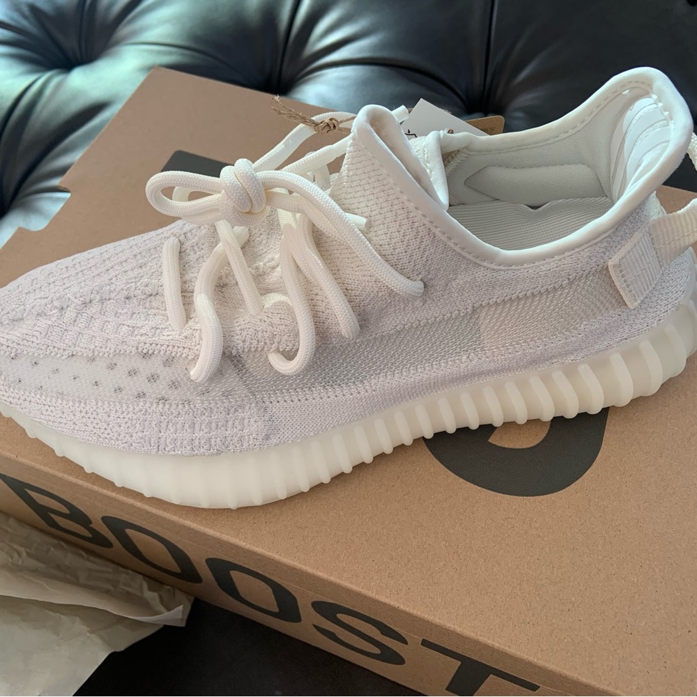 YEEZY Boost 350 v2 BONE